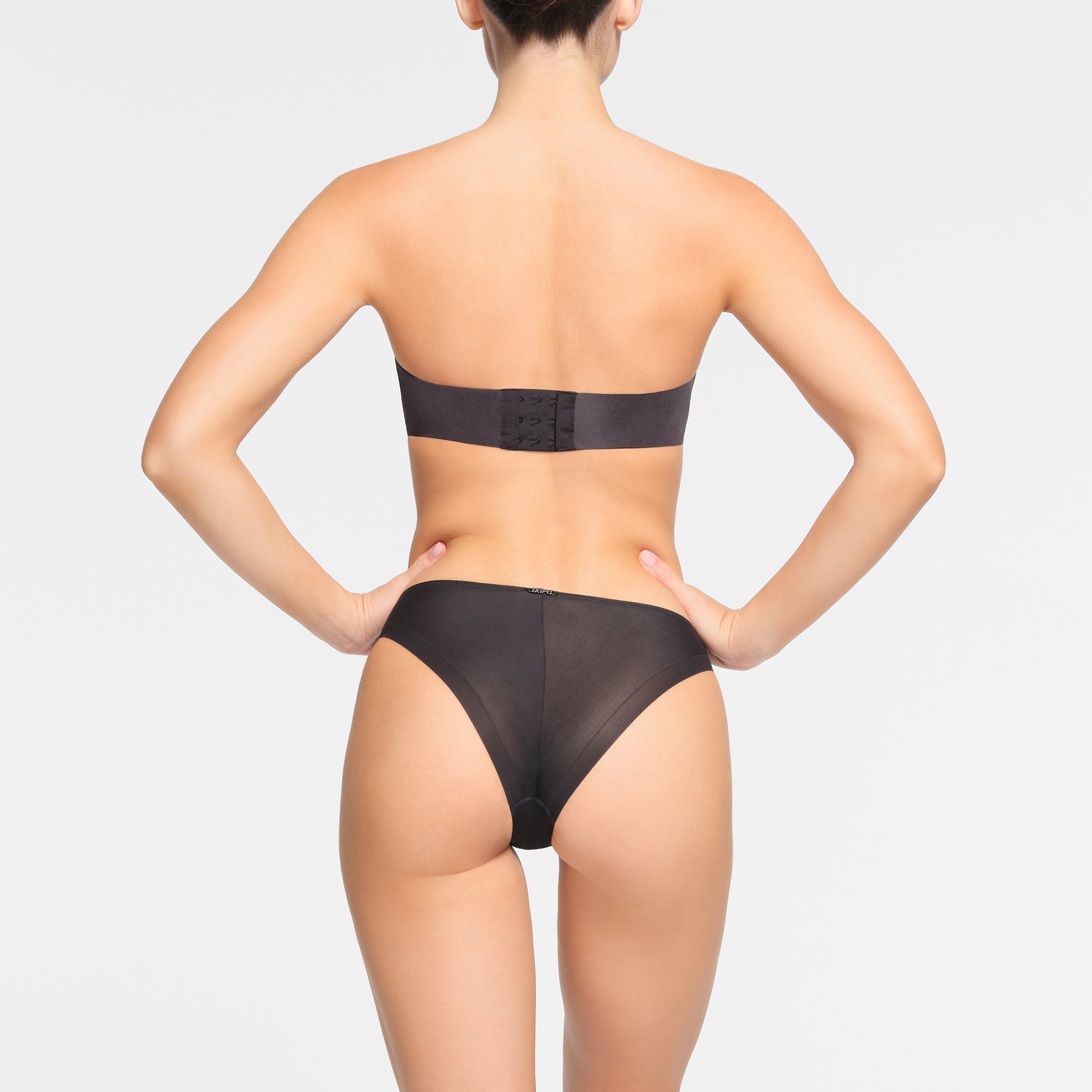 WEIGHTLESS STRAPLESS BRA | ONYX