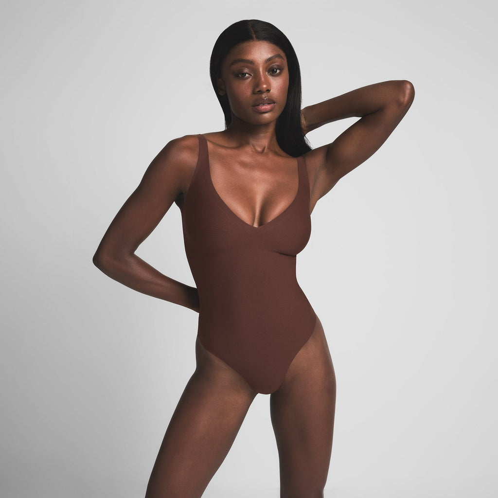 SKIMS BODY UNLINED PLUNGE THONG BODYSUIT | COCOA