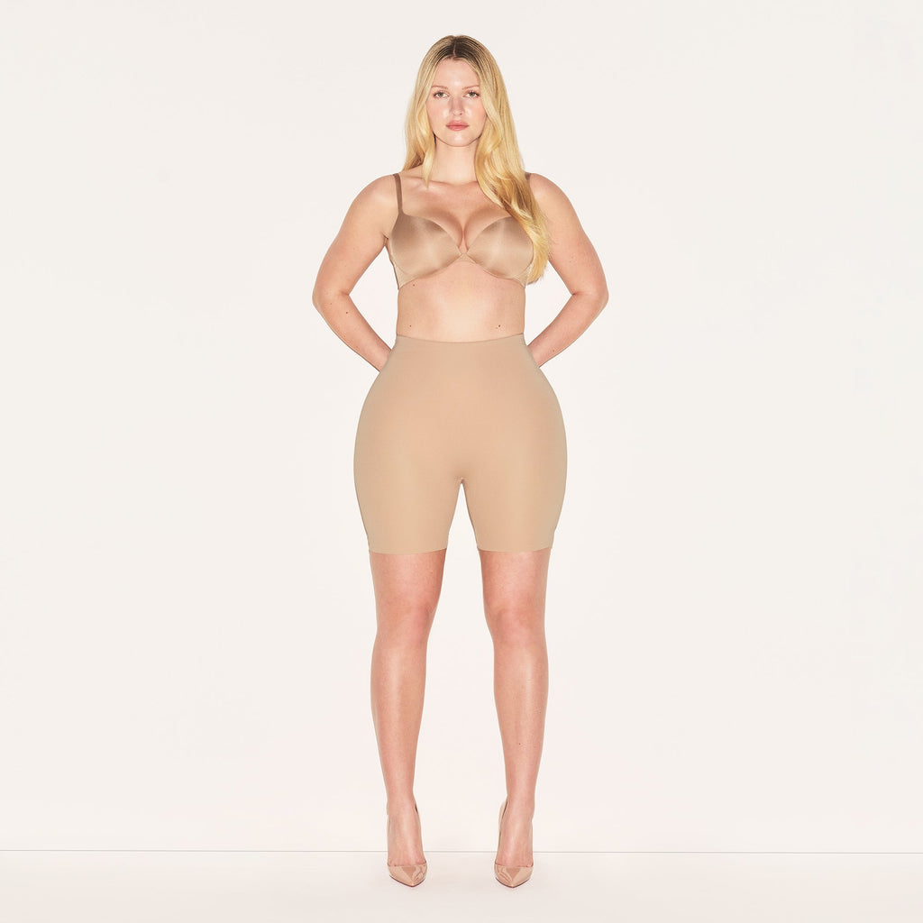 SKIMS BODY HIP ENHANCING PADDED SHORT | CLAY
