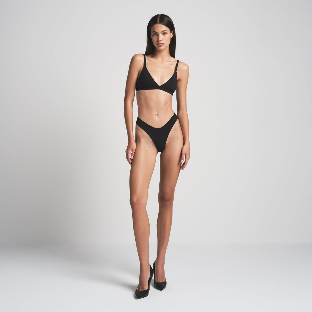 FITS EVERYBODY TRIANGLE BRALETTE | ONYX