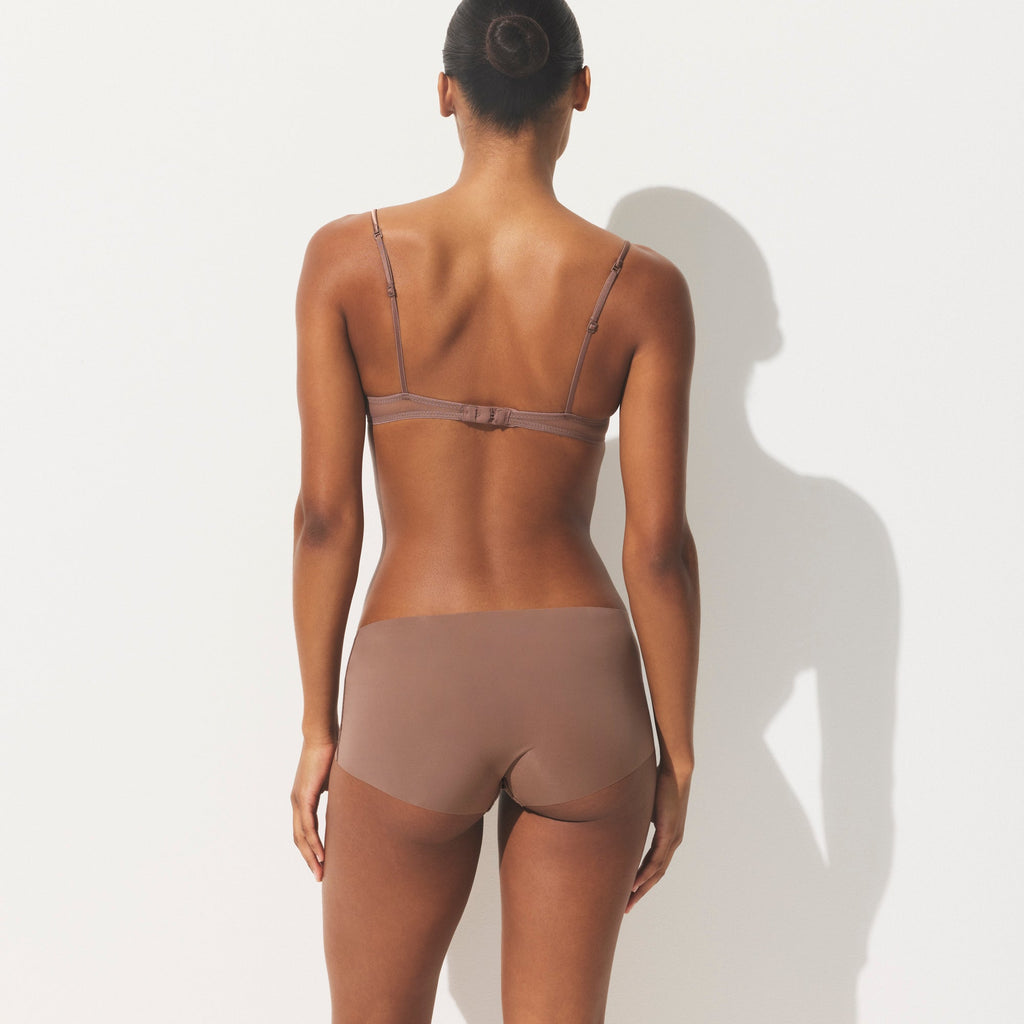 INVISIBLE BOY SHORT | UMBER