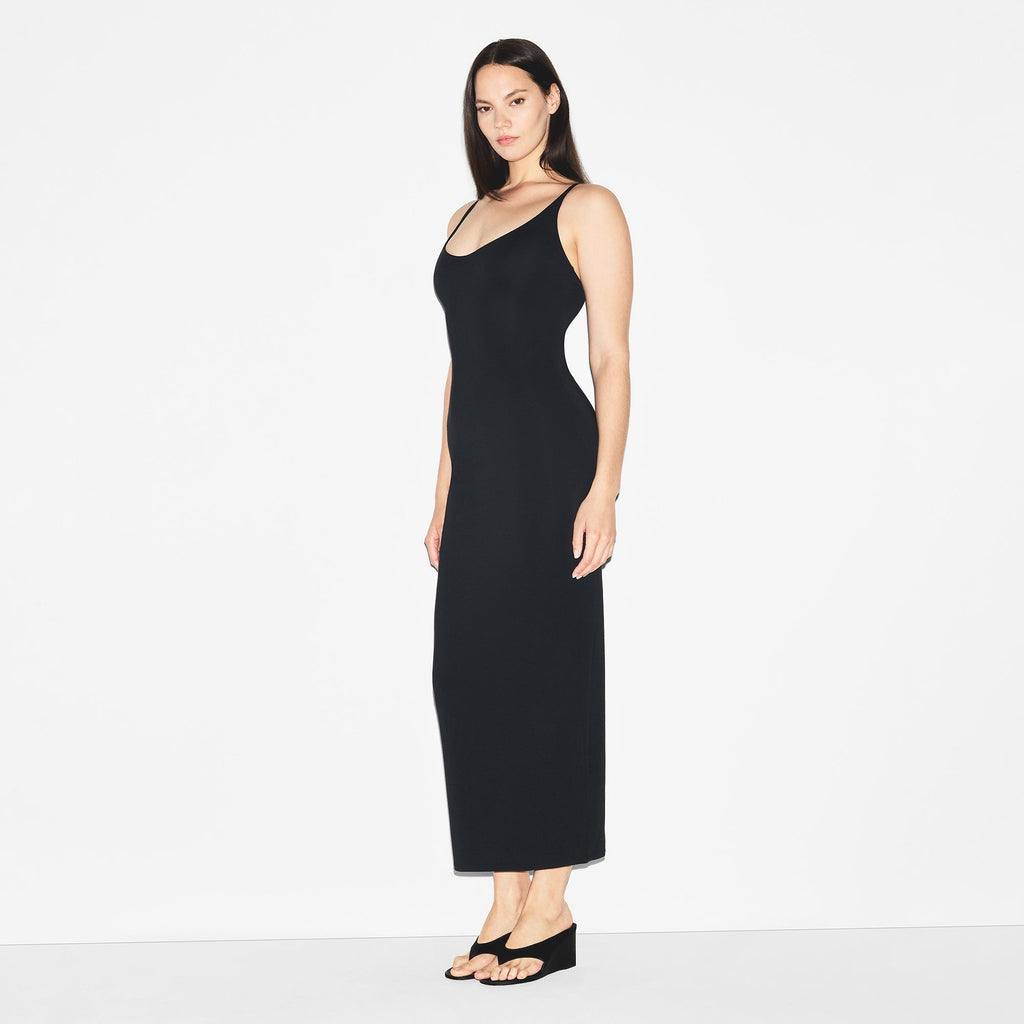 SMOOTH LAYERS SCOOP NECK LONG DRESS | OBSIDIAN