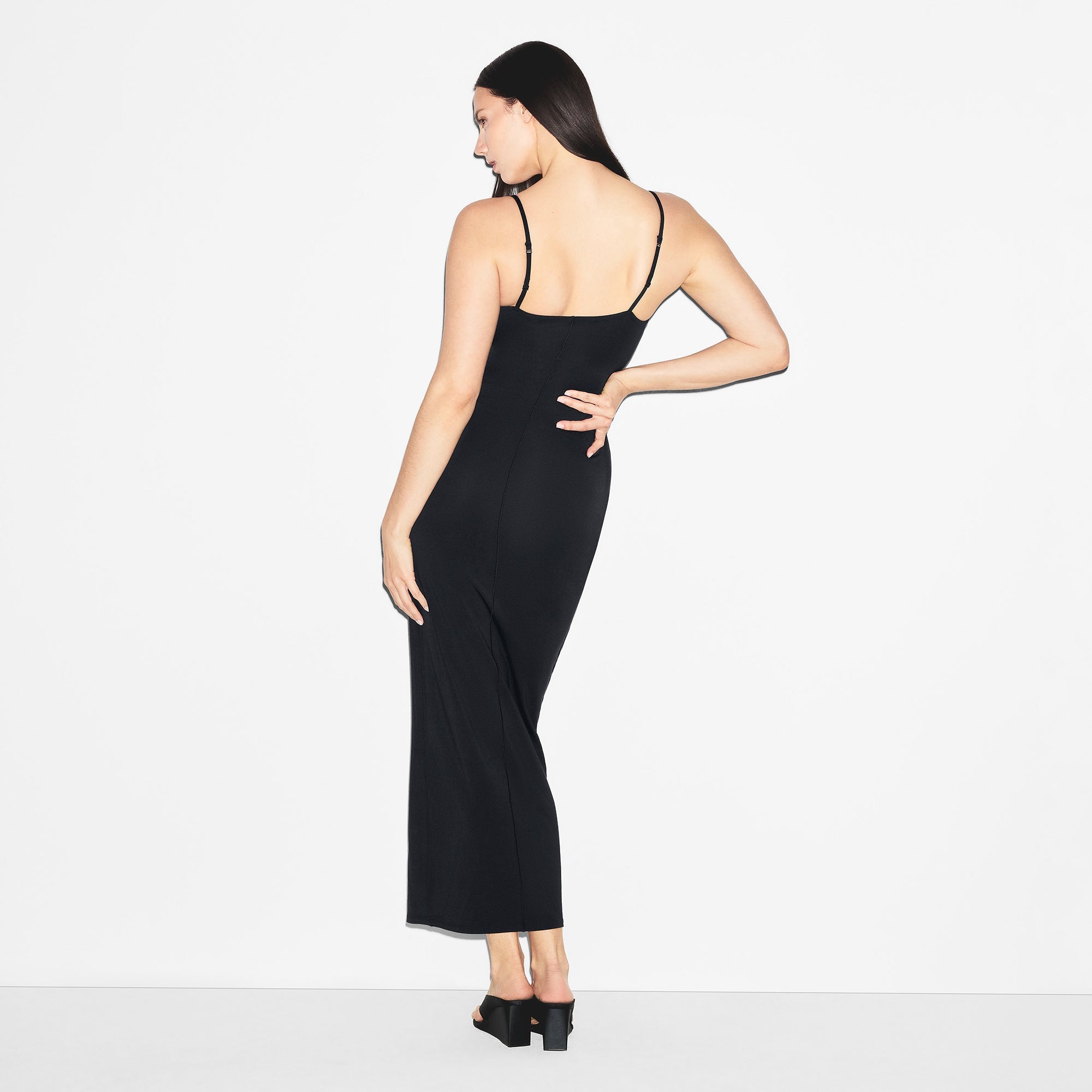 SMOOTH LAYERS SCOOP NECK LONG DRESS | OBSIDIAN
