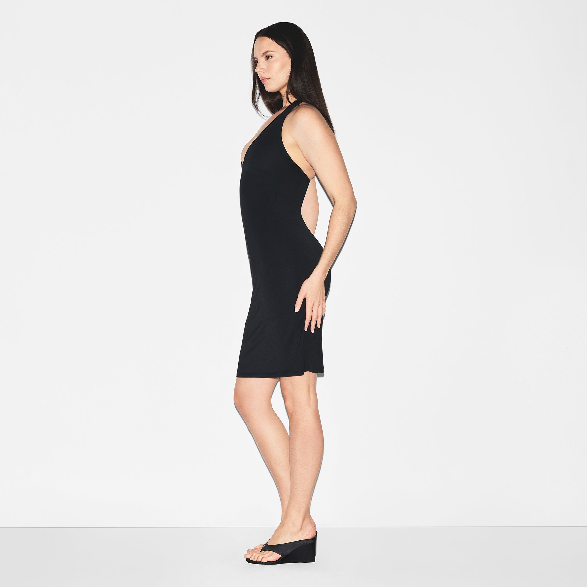 SMOOTH LAYERS PLUNGE HALTER MIDI DRESS | OBSIDIAN