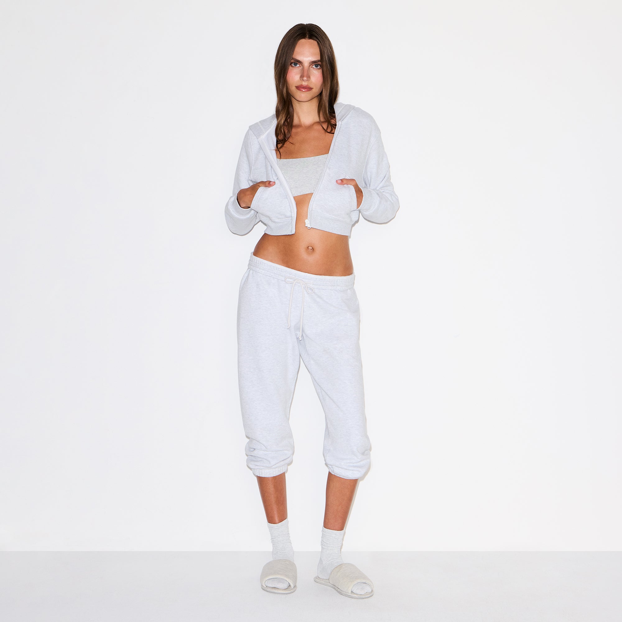 COTTON FLEECE LOW RISE CAPRI JOGGER | LIGHT HEATHER GREY