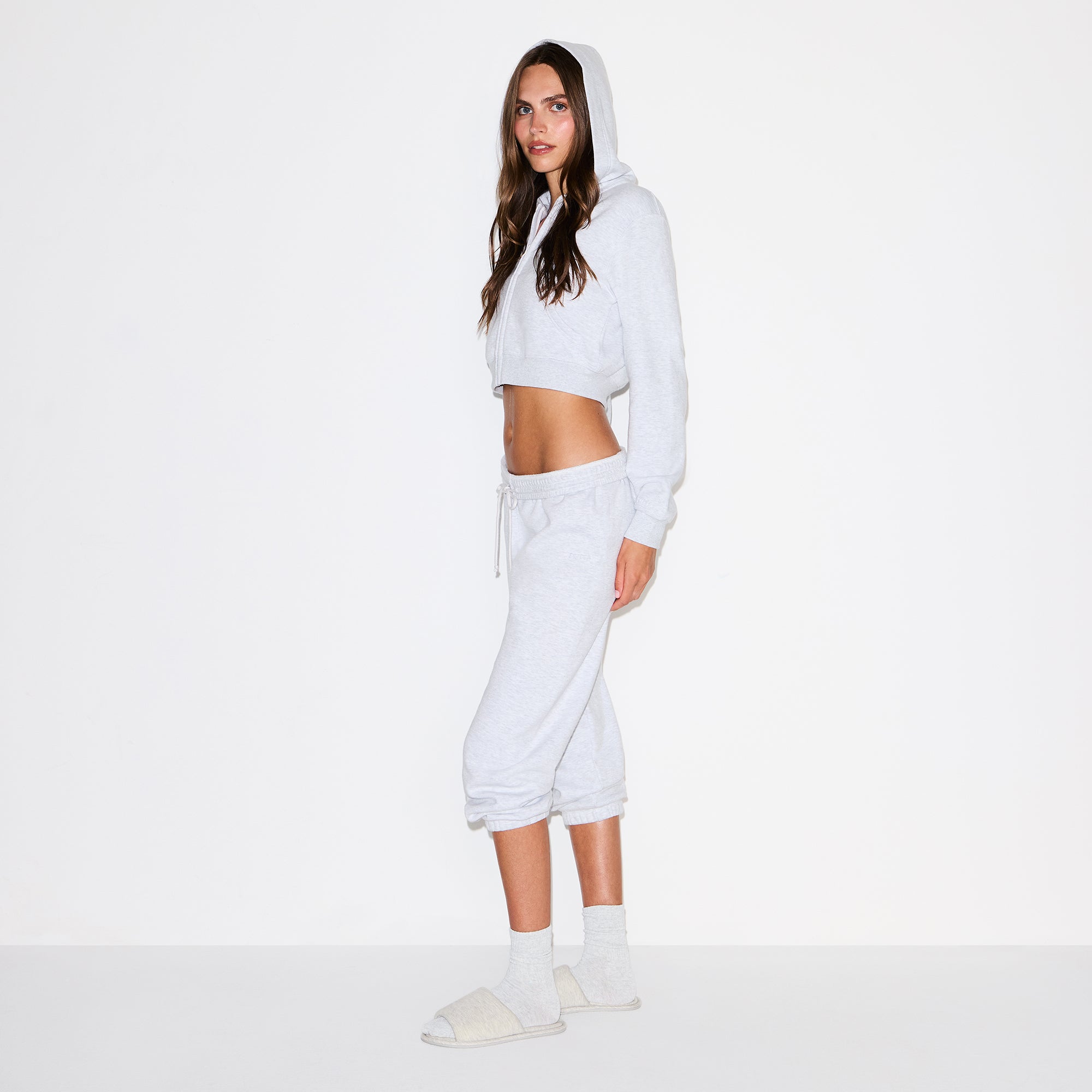 COTTON FLEECE LOW RISE CAPRI JOGGER | LIGHT HEATHER GREY