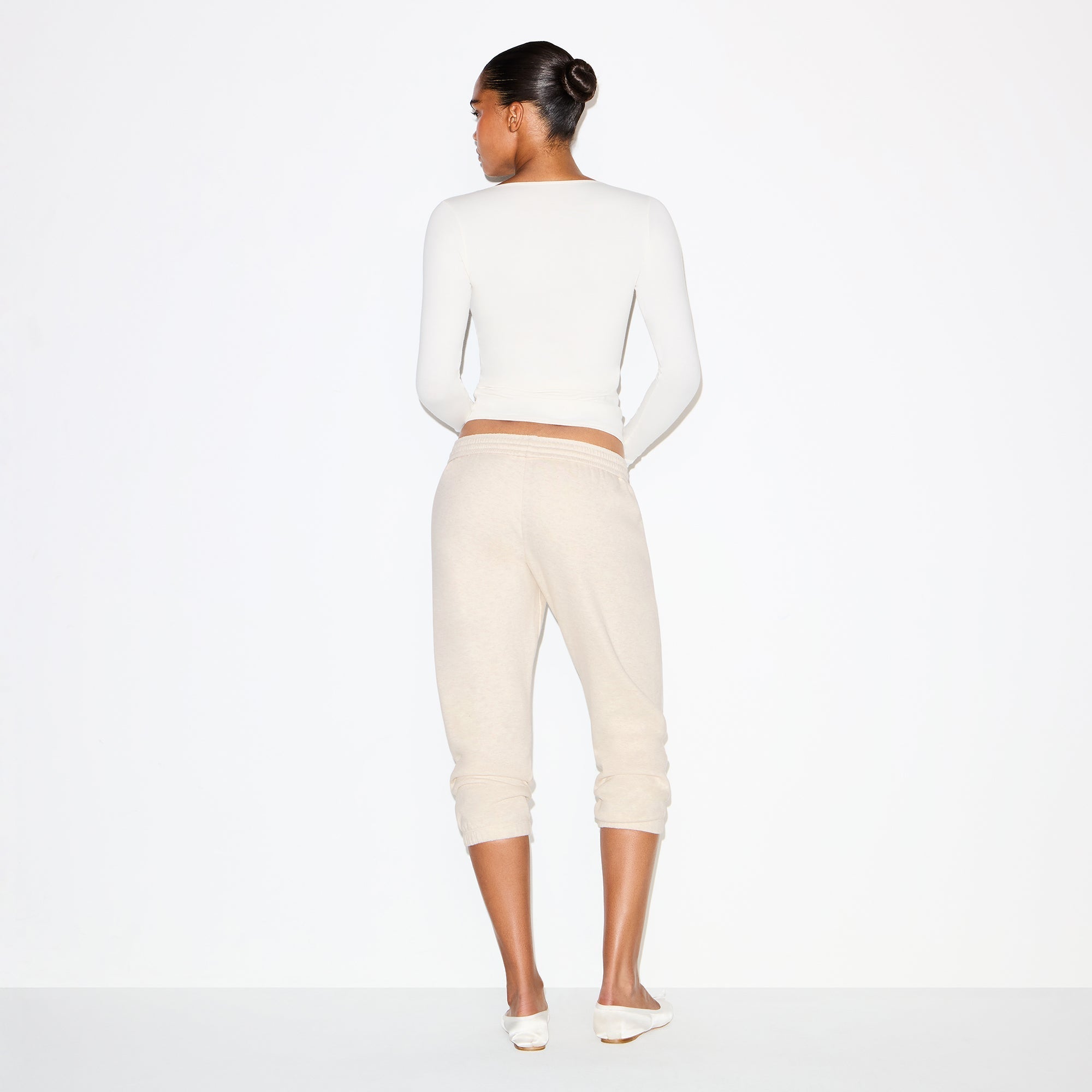 COTTON FLEECE LOW RISE CAPRI JOGGER | OATMEAL HEATHER