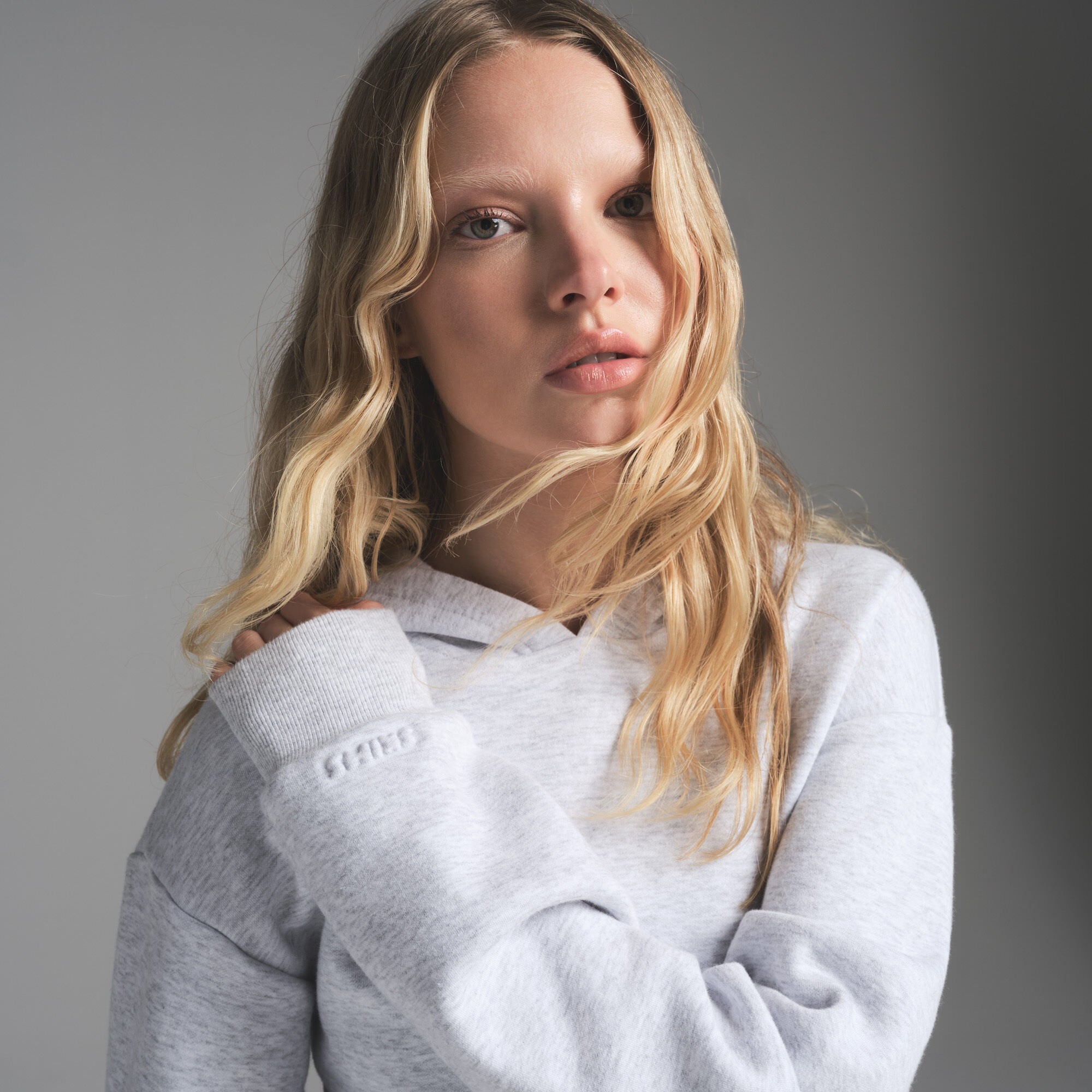 COTTON FLEECE SHRUNKEN HOODIE | LIGHT HEATHER GREY