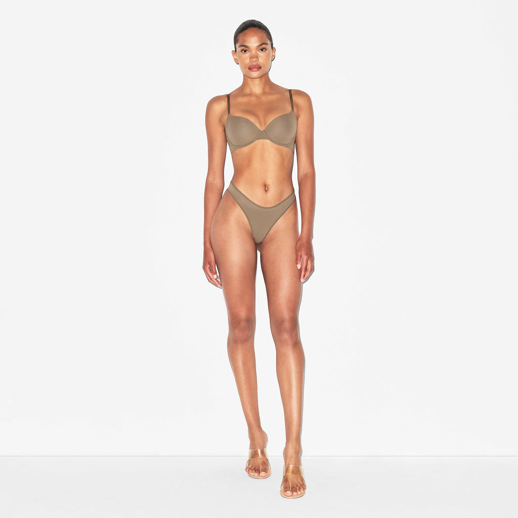 FITS EVERYBODY DIPPED FRONT THONG | TRUFFLE