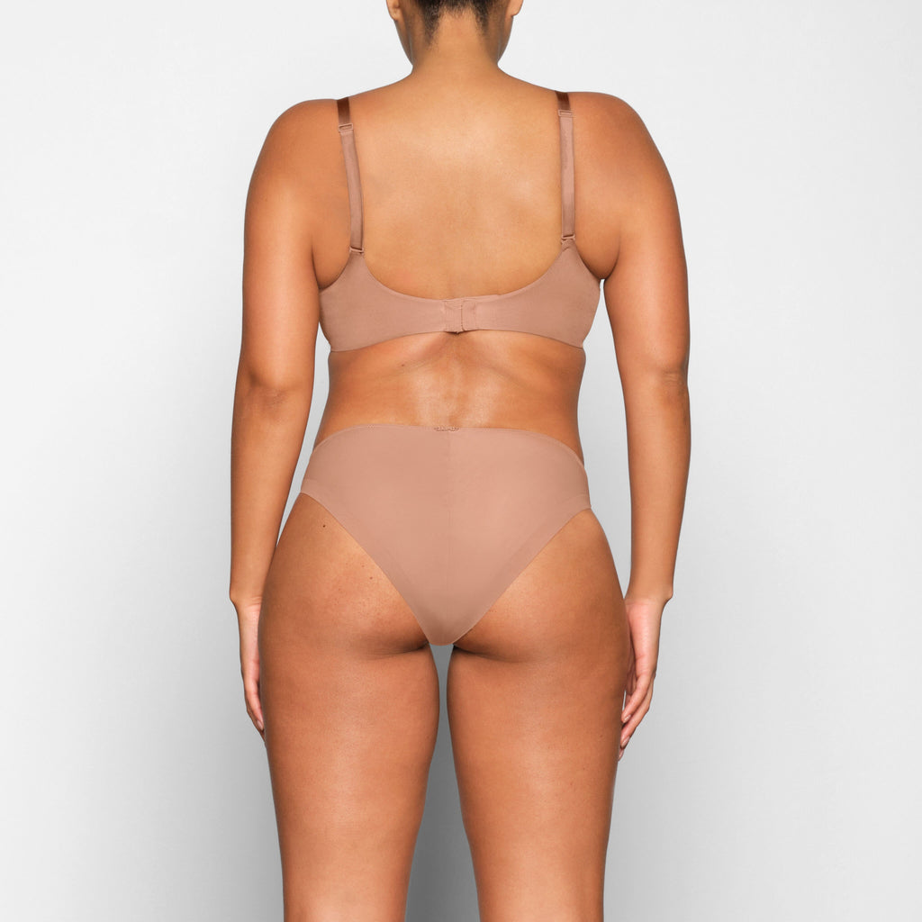 WEIGHTLESS SCOOP BRA | SIENNA