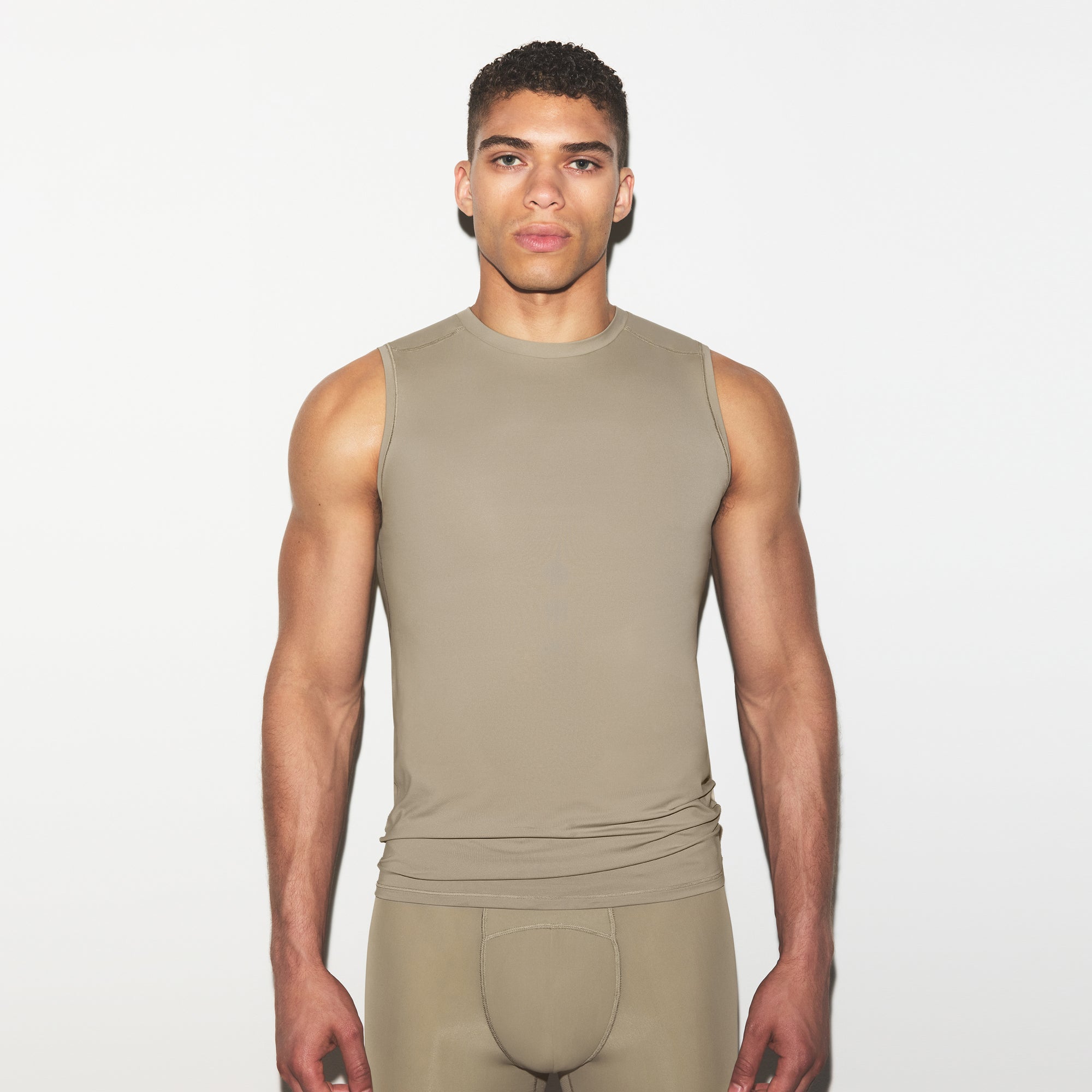 SKIMS FLEX MENS MUSCLE TANK | DUNE